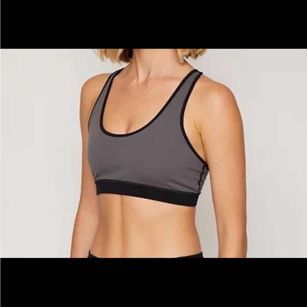 FOURLAPS Infinity Sports Bra In Graphite Grey & Black Size medium